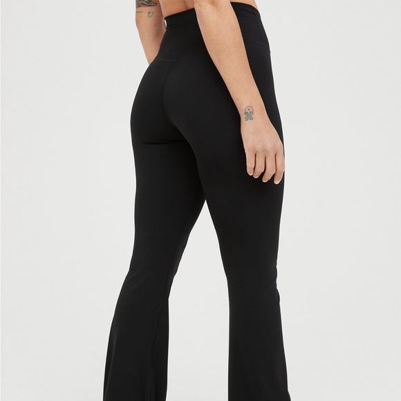 NWOT Offline Flare Leggings - Picture 2 of 6